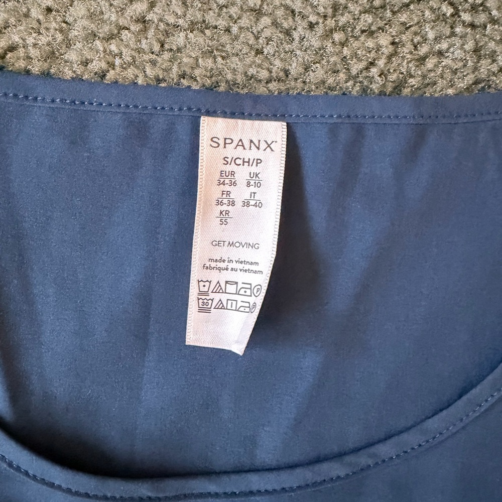 SPANX Yes Pleats Shirt Womens Size S Navy Blue Active Stretch UPF 50 Athleisure - Picture 3 of 5